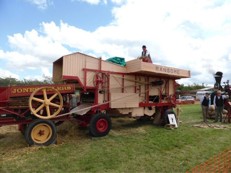 Read more about the article Power of the past at the Newark Vintage Tractor & Heritage Show